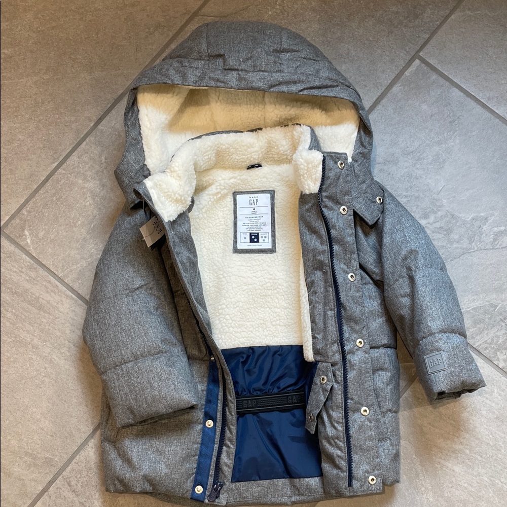 GAP Gray Hooded Puffer Jacket for Kids size 4T New with Tags